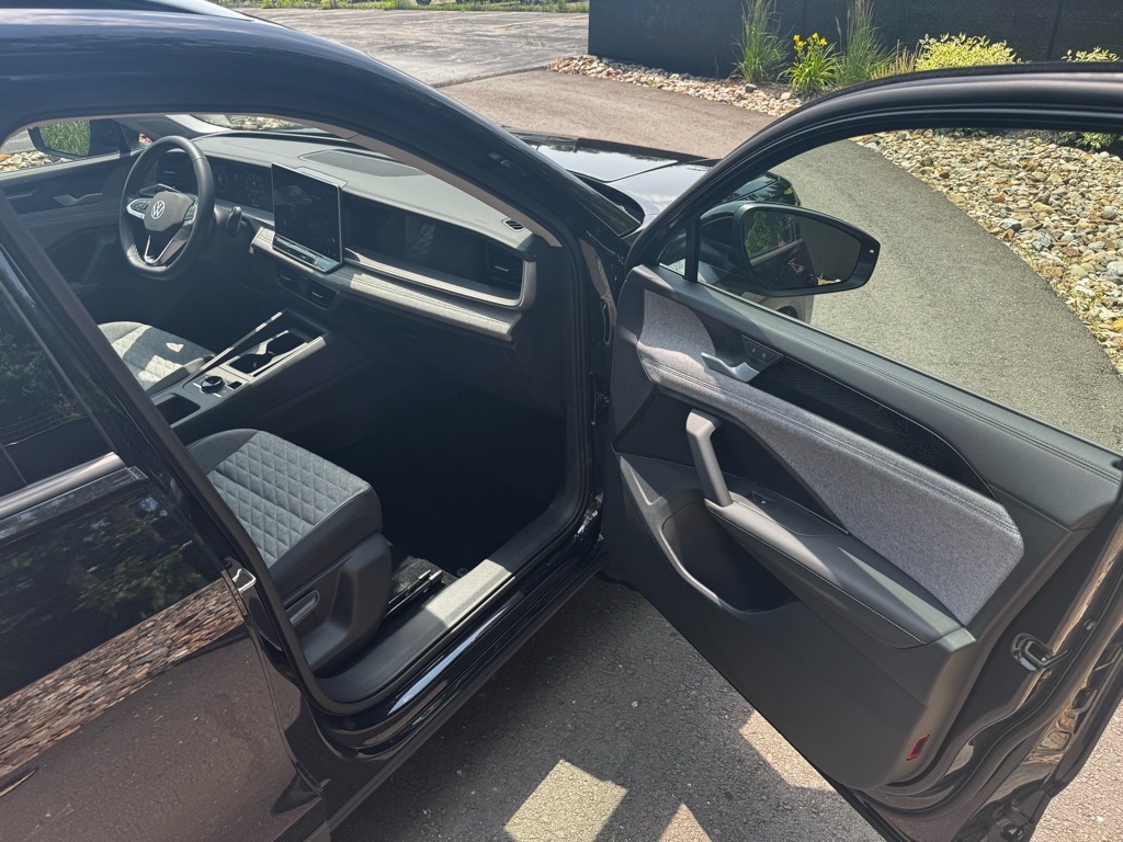 Vehicle image 21 of 35