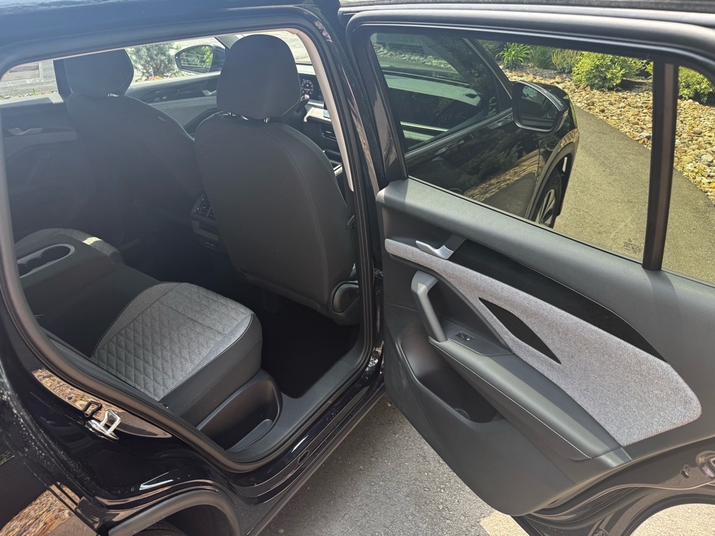 Vehicle image 18 of 35