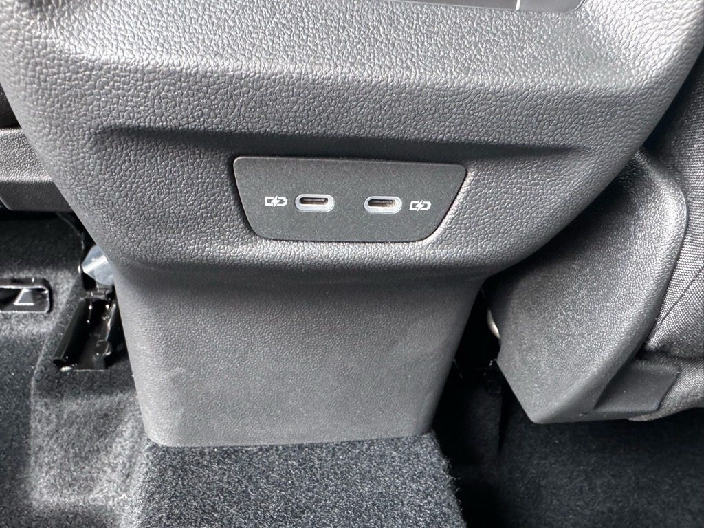 Vehicle image 31 of 35