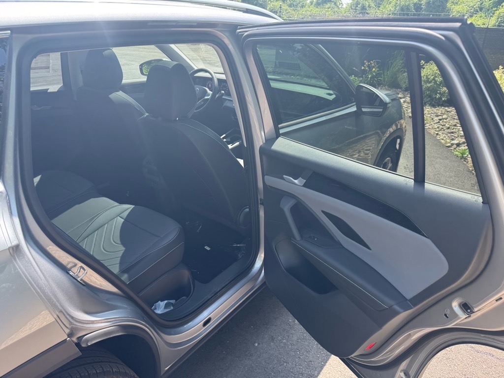 Vehicle image 18 of 36
