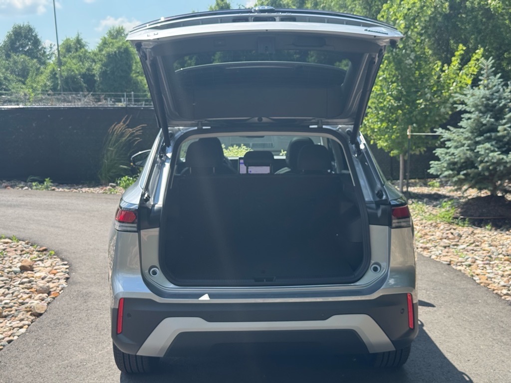 Vehicle image 12 of 36