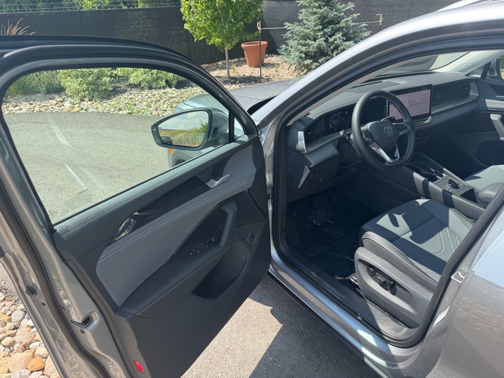 Vehicle image 22 of 36