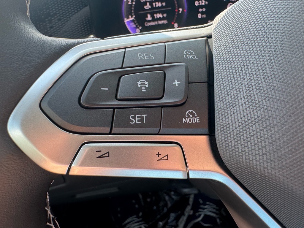 Vehicle image 32 of 36