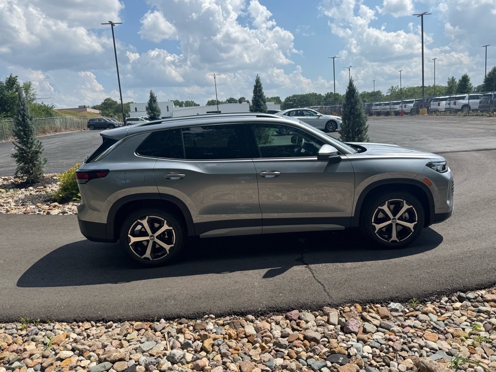Vehicle image 4 of 36