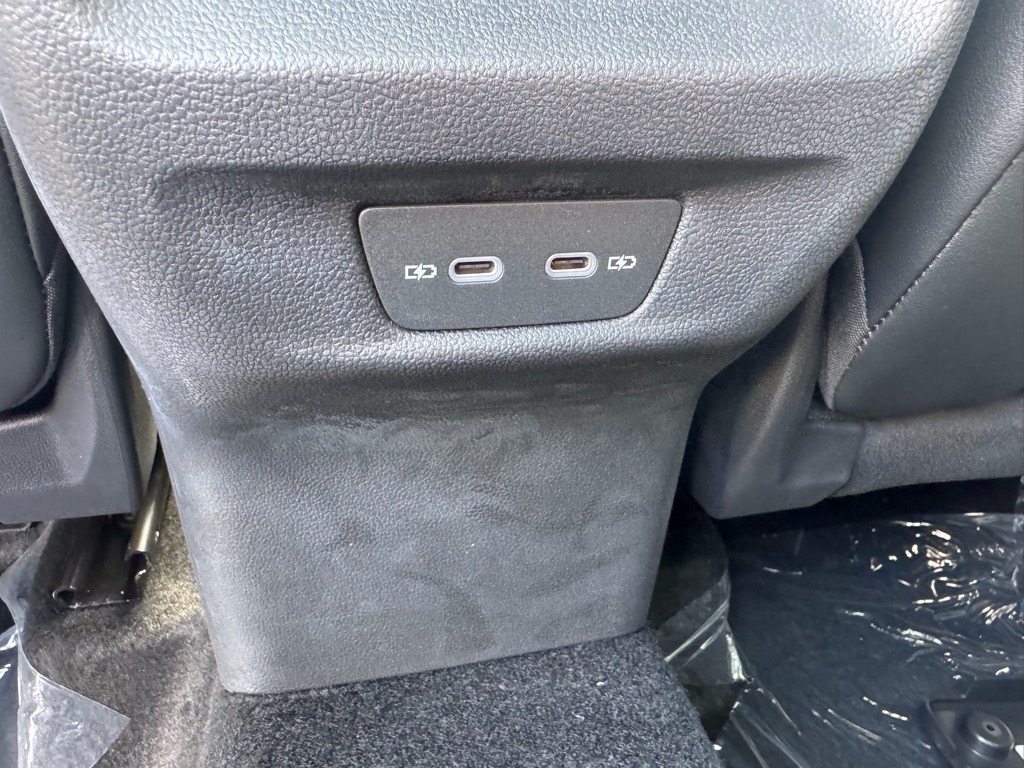 Vehicle image 13 of 36