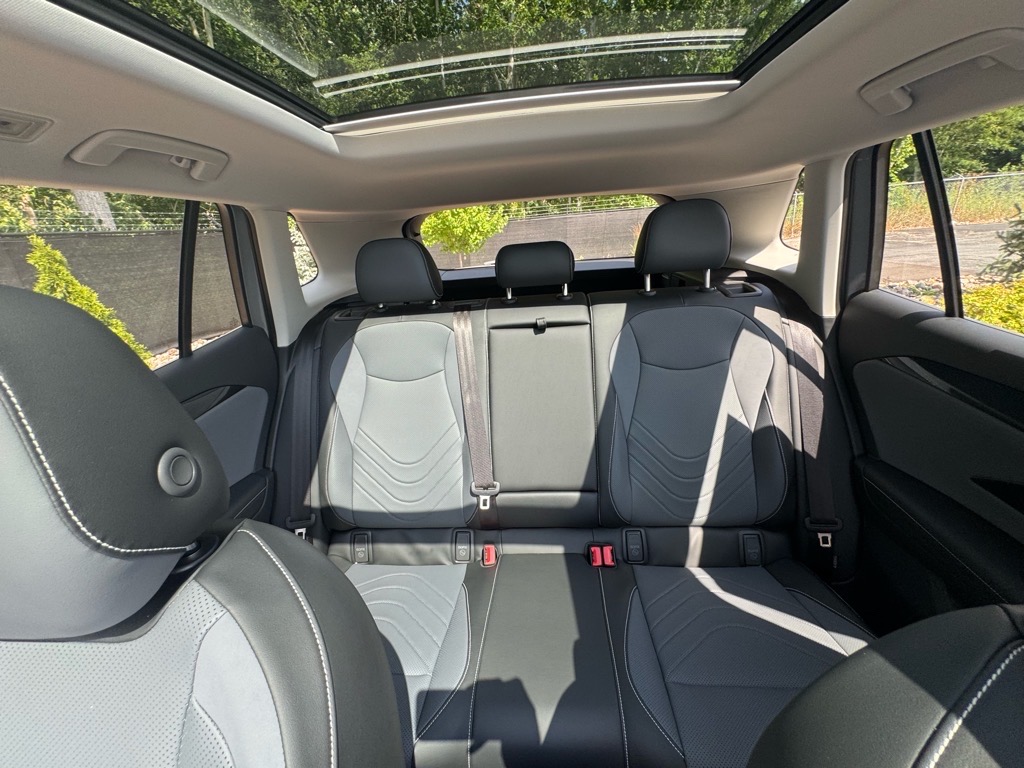 Vehicle image 19 of 36