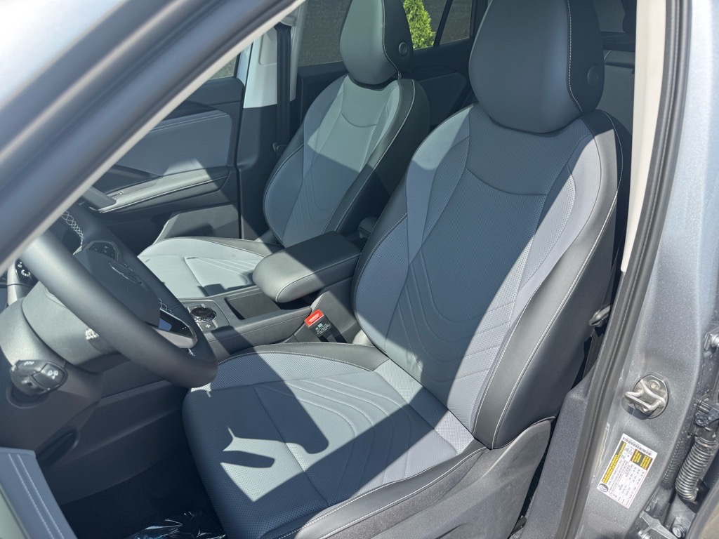 Vehicle image 17 of 36