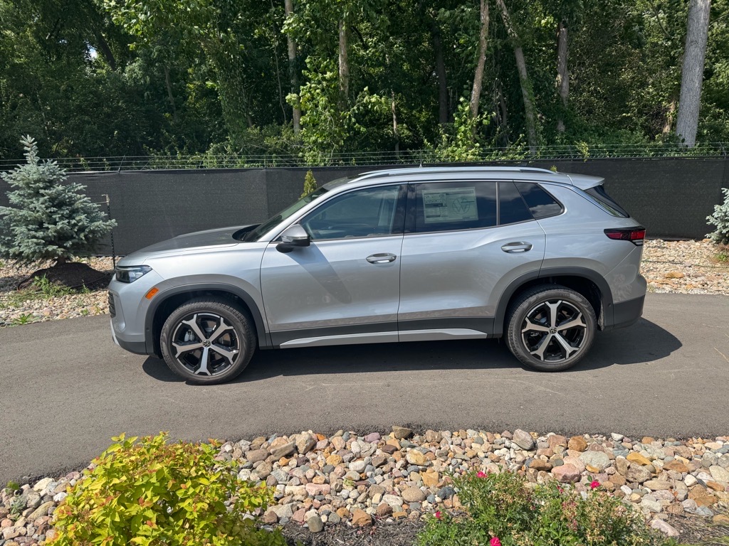 Vehicle image 8 of 36