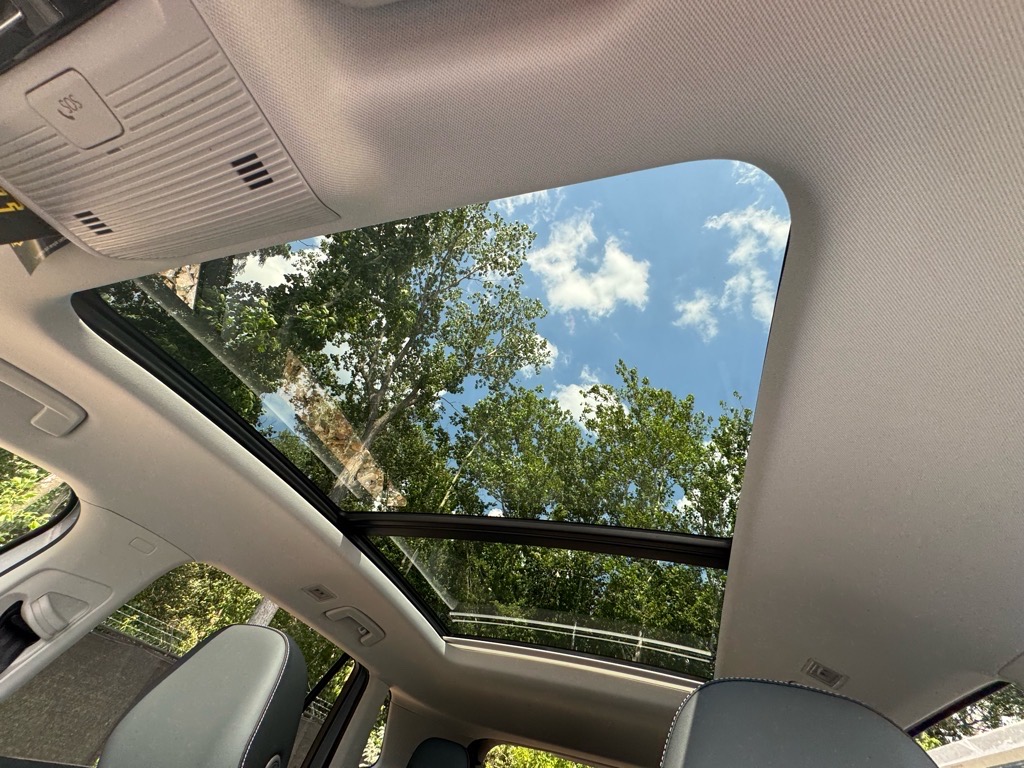 Vehicle image 23 of 36