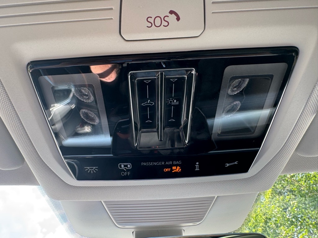 Vehicle image 27 of 36