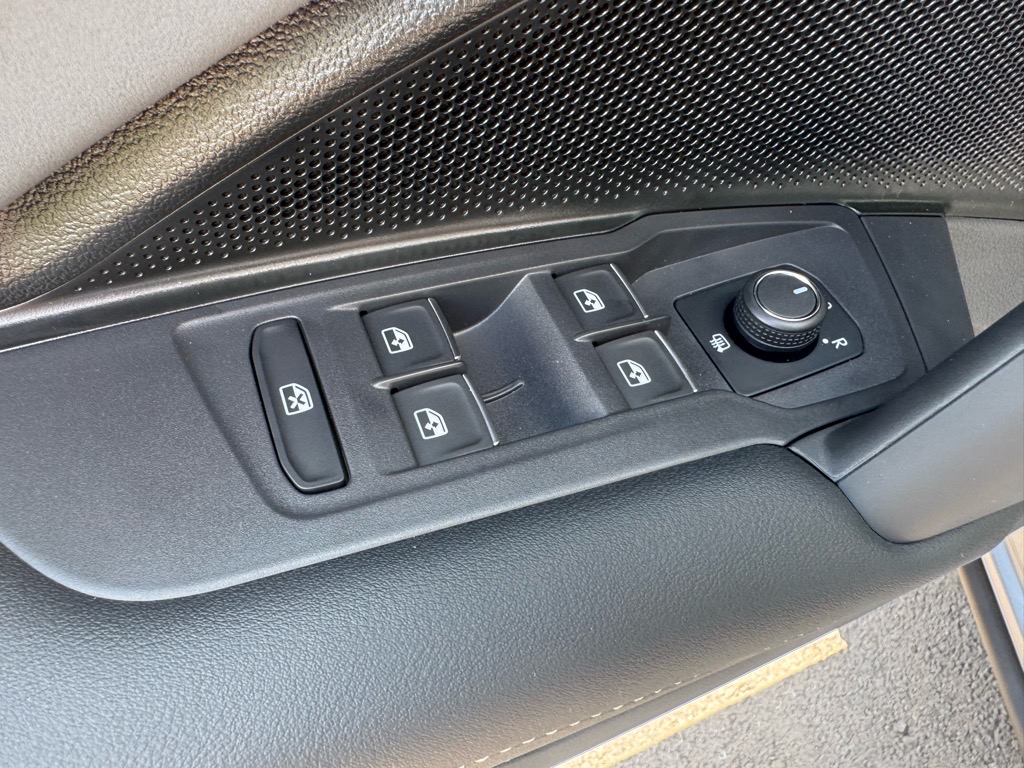 Vehicle image 30 of 36
