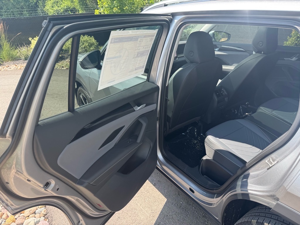 Vehicle image 35 of 36