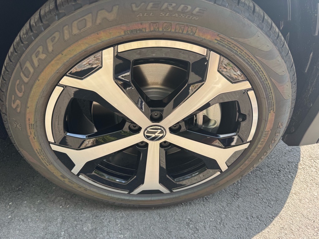 Vehicle image 10 of 36