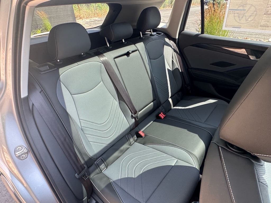 Vehicle image 15 of 36