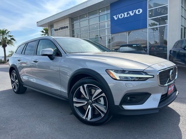 2025 Volvo V60 Cross Country Plus Image 3 of 22