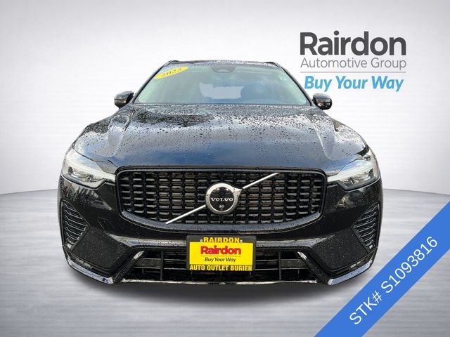 2025 Volvo XC60 Plus Image 2 of 35