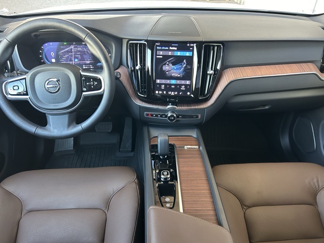 2025 Volvo XC60 Plug-In Hybrid Plus Image 15 of 30