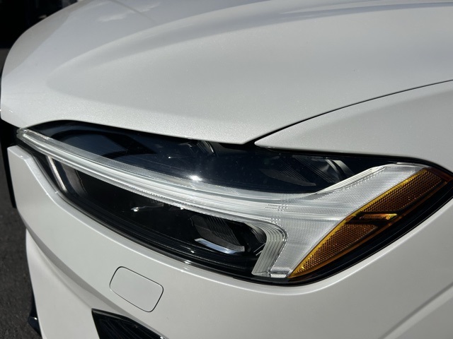 2025 Volvo XC60 Plug-In Hybrid Plus Image 26 of 30