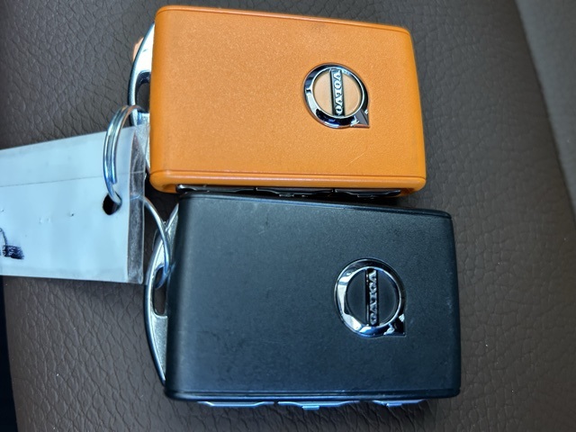 2025 Volvo XC60 Plug-In Hybrid Plus Image 24 of 30