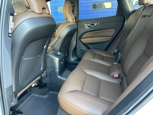 2025 Volvo XC60 Plug-In Hybrid Plus Image 11 of 30