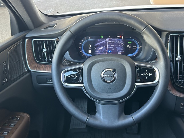 2025 Volvo XC60 Plug-In Hybrid Plus Image 18 of 30