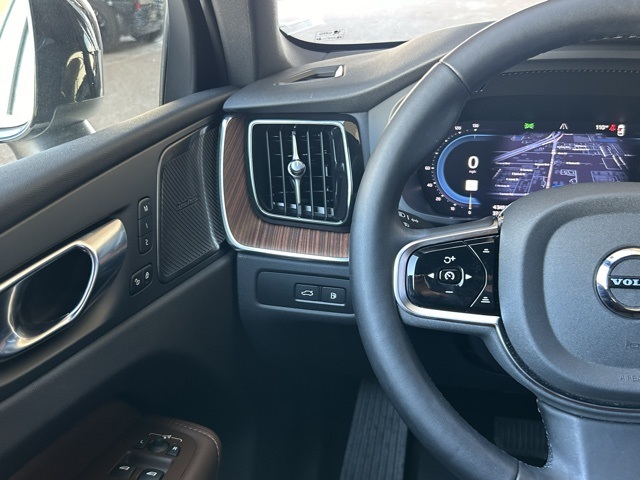 2025 Volvo XC60 Plug-In Hybrid Plus Image 29 of 30