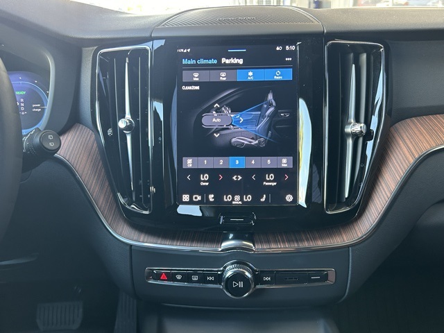 2025 Volvo XC60 Plug-In Hybrid Plus Image 20 of 30