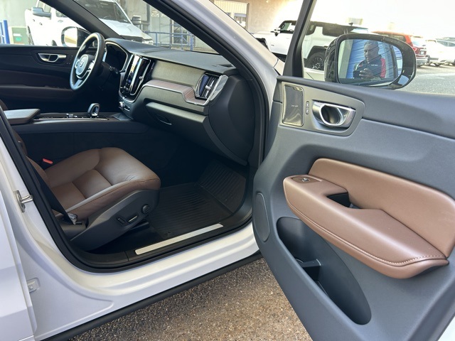 2025 Volvo XC60 Plug-In Hybrid Plus Image 14 of 30