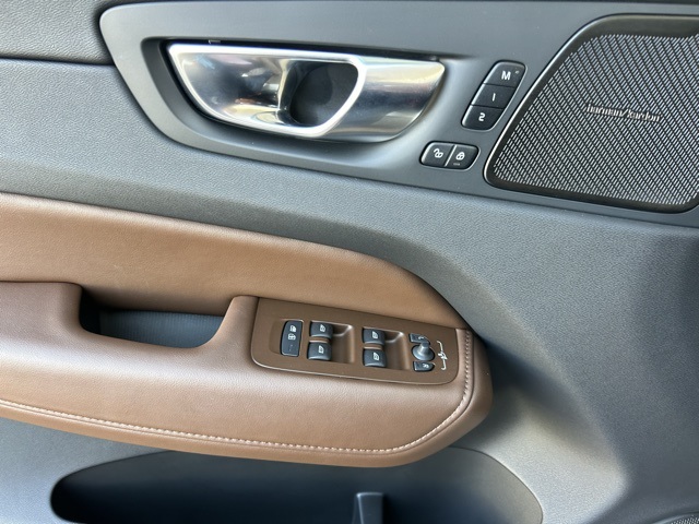 2025 Volvo XC60 Plug-In Hybrid Plus Image 23 of 30