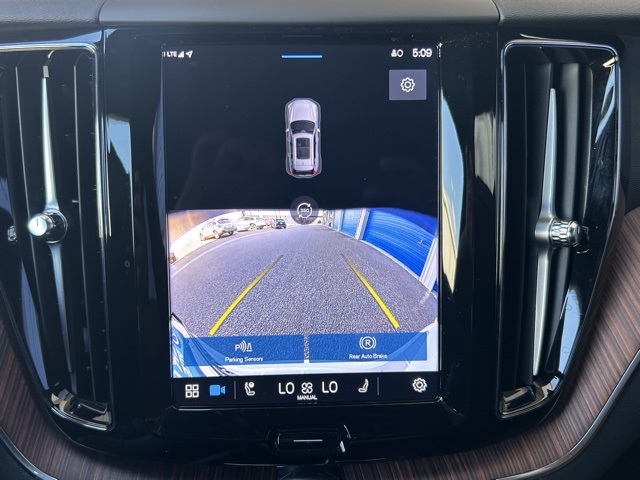 2025 Volvo XC60 Plug-In Hybrid Plus Image 21 of 30