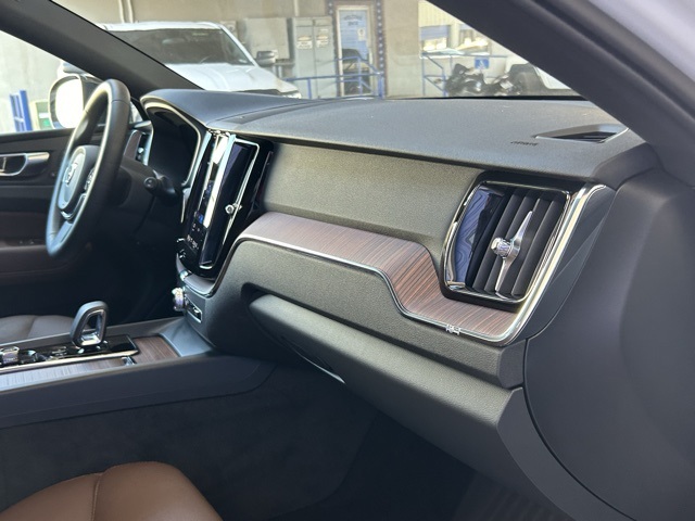 2025 Volvo XC60 Plug-In Hybrid Plus Image 16 of 30