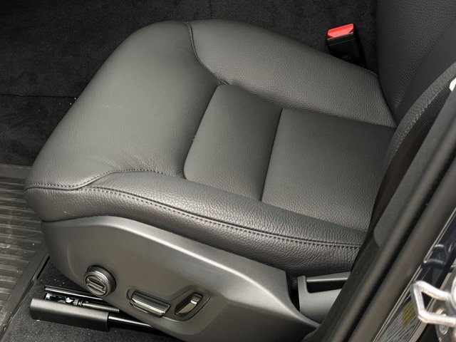 Vehicle image 18 of 28