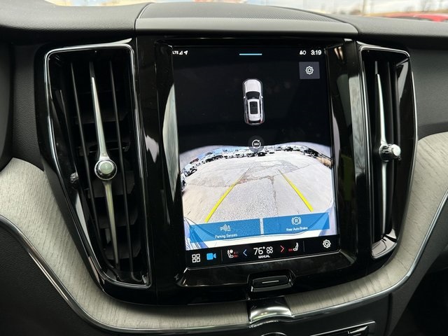 Vehicle image 25 of 28