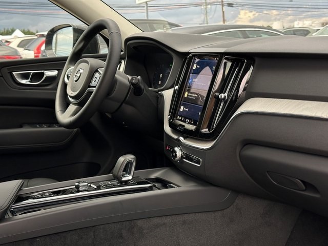 Vehicle image 10 of 28