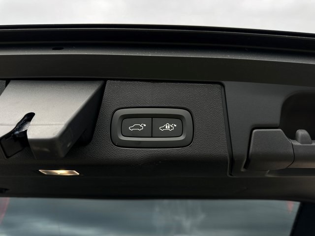 Vehicle image 15 of 28