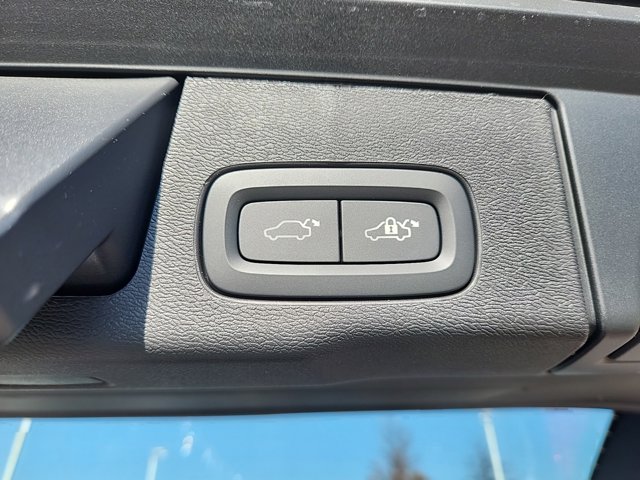 Vehicle image 8 of 25