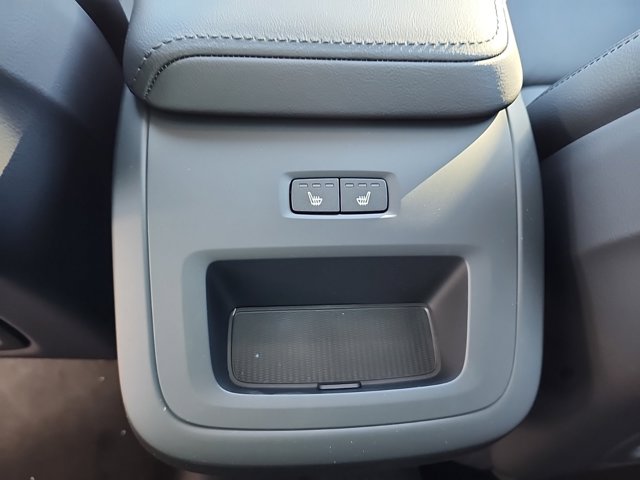 Vehicle image 21 of 25