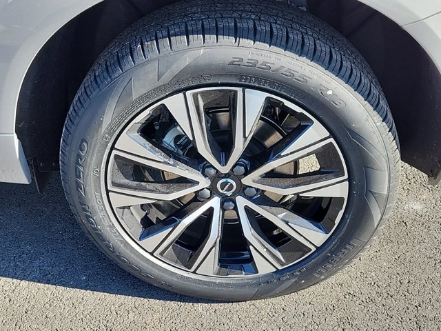 Vehicle image 9 of 25