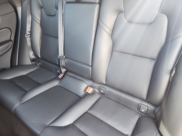 Vehicle image 19 of 25