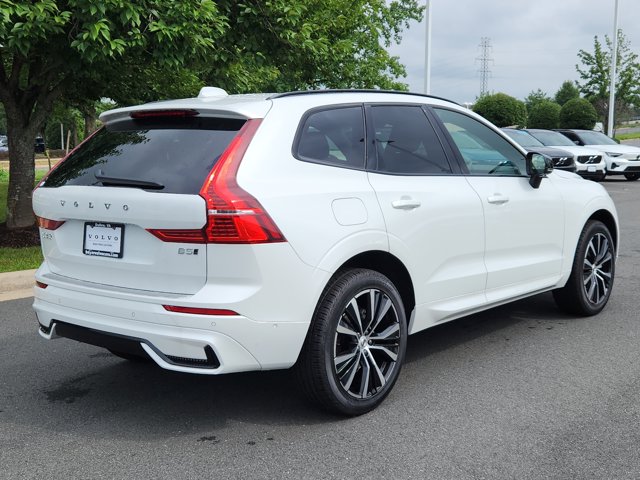 Vehicle image 4 of 26