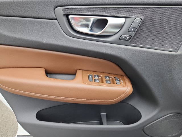Vehicle image 20 of 26