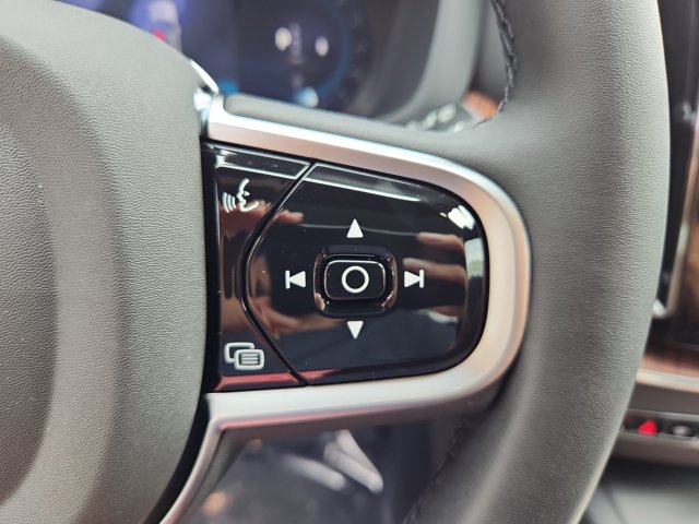 Vehicle image 24 of 26