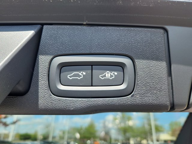 Vehicle image 8 of 26