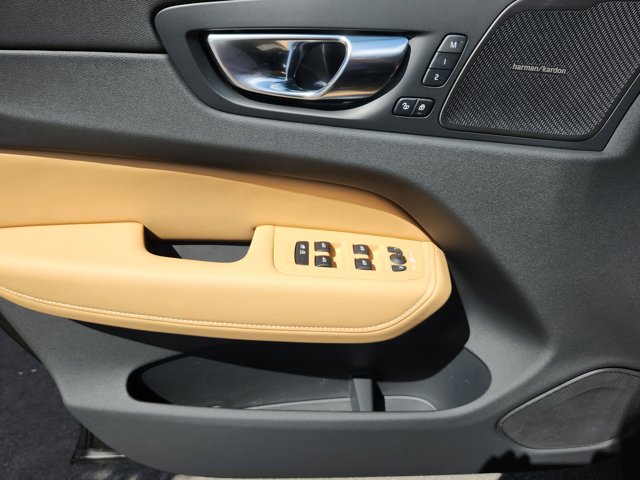 Vehicle image 19 of 26