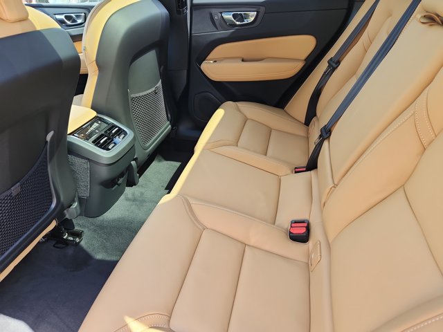 Vehicle image 21 of 26