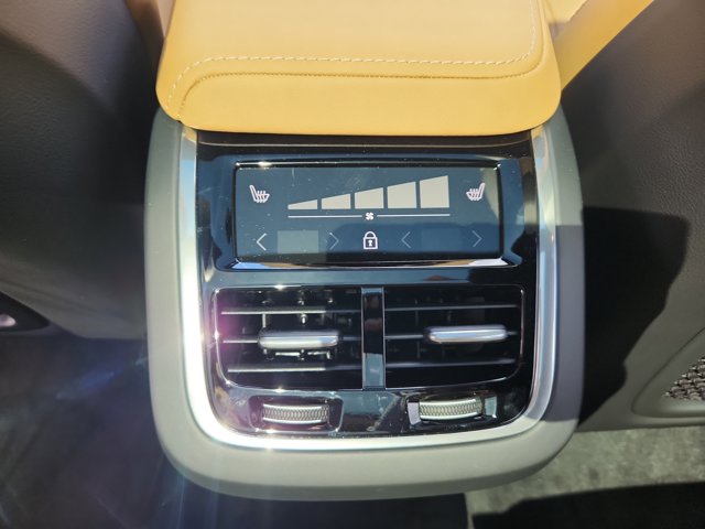 Vehicle image 22 of 26