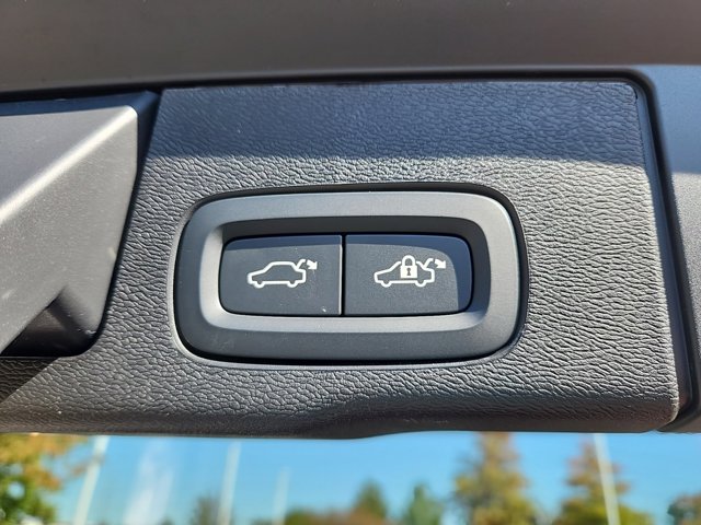 Vehicle image 13 of 26
