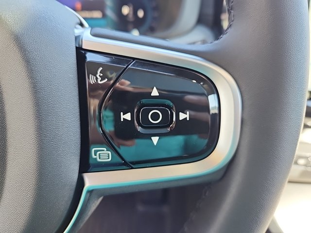 Vehicle image 18 of 26