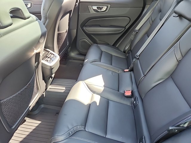 Vehicle image 23 of 26