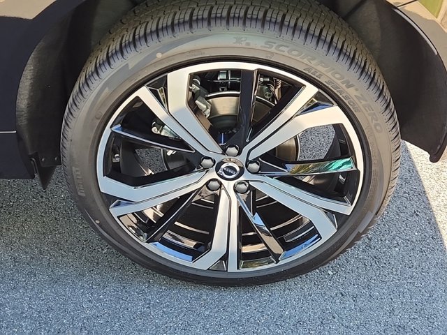 Vehicle image 8 of 26